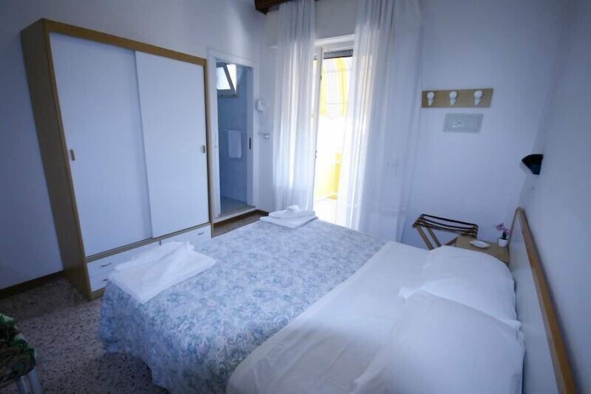 Triple Room | In-room safe, free WiFi, bed sheets