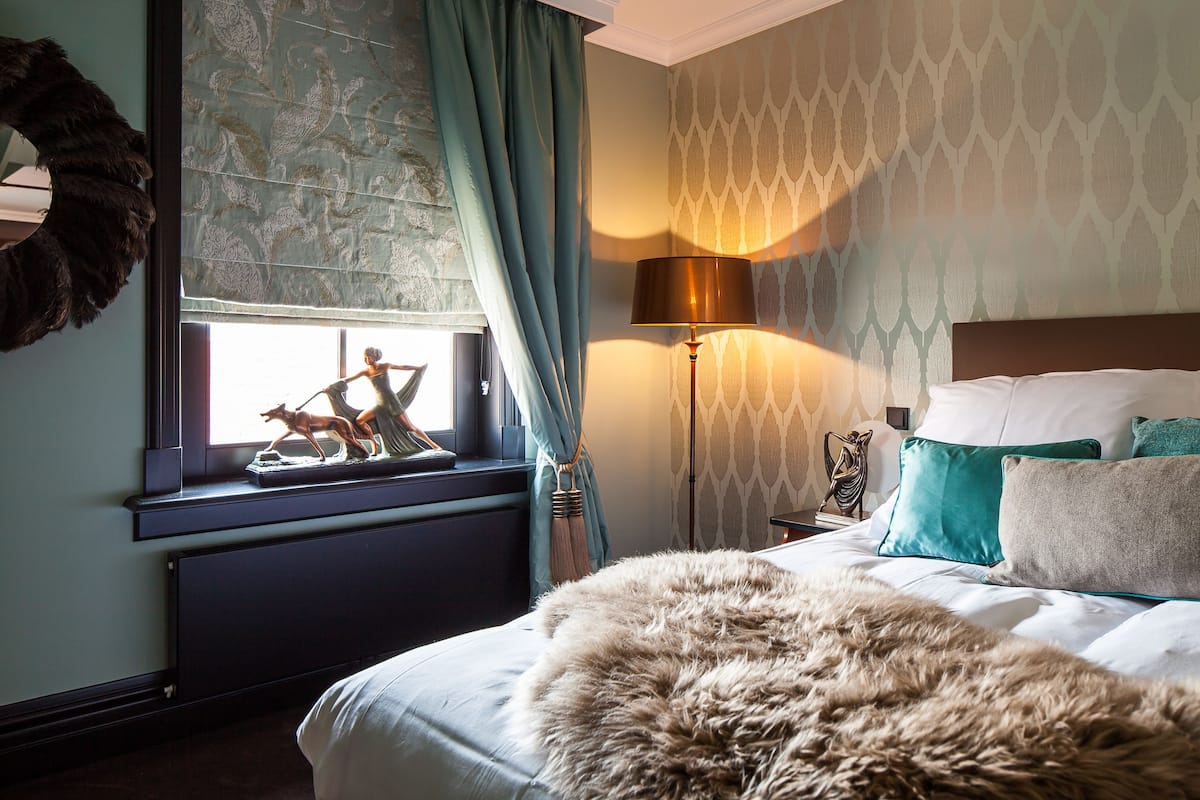 Deluxe Room, 1 King Bed, City View, Courtyard Area (Art Deco Room) | Premium bedding, minibar, in-room safe, blackout drapes