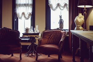 Deluxe Room, 1 King Bed, City View (Country Room) | Room amenity