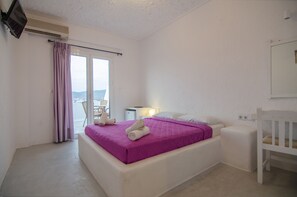 Tradisjonell leilighet, 1 soverom, byutsikt | Skrivebord for bærbar PC, strykejern/-brett og sengetøy