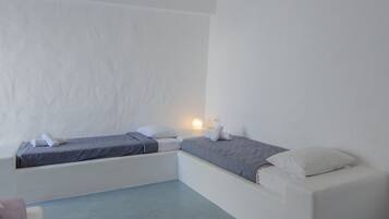 Superior Quadruple Room, 1 Bedroom | Laptop workspace, iron/ironing board, bed sheets