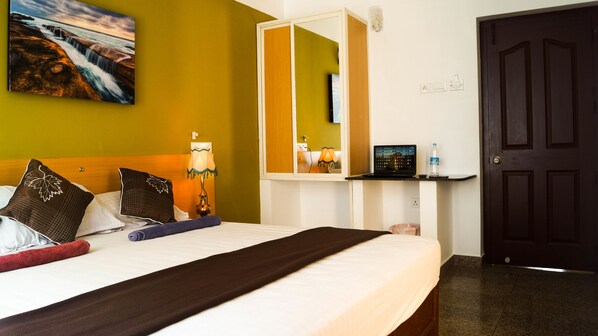 Desk, rollaway beds, free WiFi