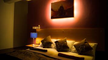 Deluxe Room Non A/c | Desk, rollaway beds, free WiFi