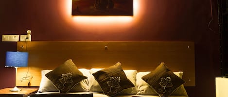 Desk, rollaway beds, free WiFi