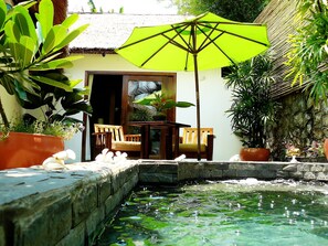 Mealea Suite | Outdoor spa tub