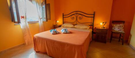 Traditional Room, 1 Bedroom | Individually furnished, desk, soundproofing, free WiFi