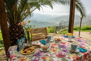 Petit déjeuner servi tous les jours en supplément