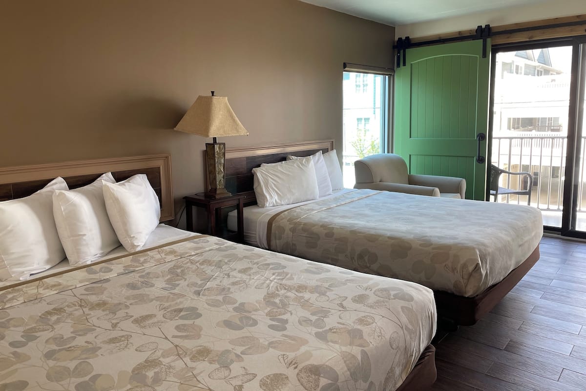 Deluxe Studio, 2 Queen Beds, Kitchenette | 1 bedroom, individually decorated, free WiFi, bed sheets