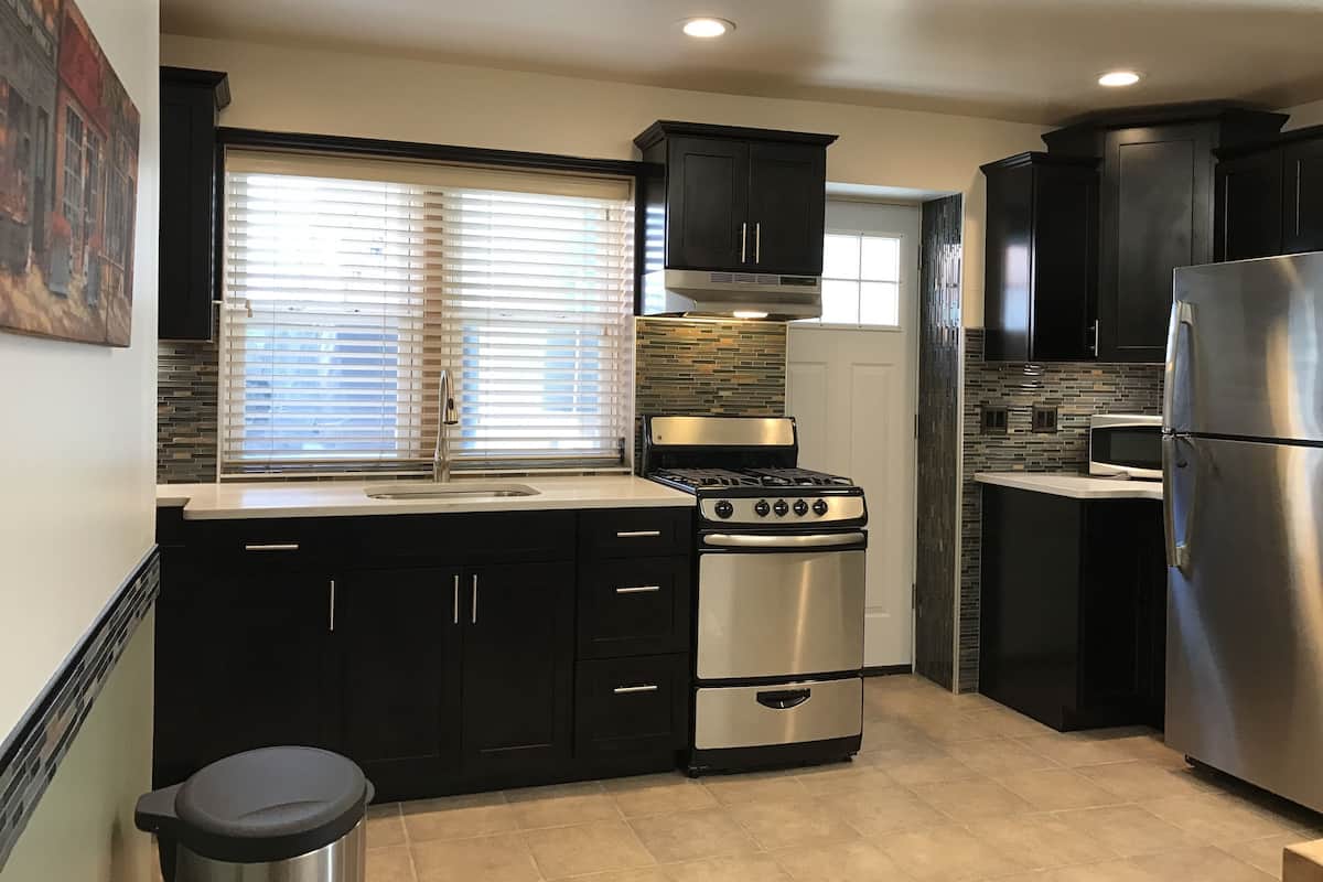 Suite, 2 Bedrooms, Kitchen | Private kitchen | Full-sized fridge, microwave, stovetop, coffee/tea maker