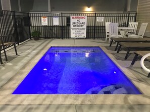 Signature Bungalow, 2 Bedrooms, Kitchen, Pool View | Courtyard view