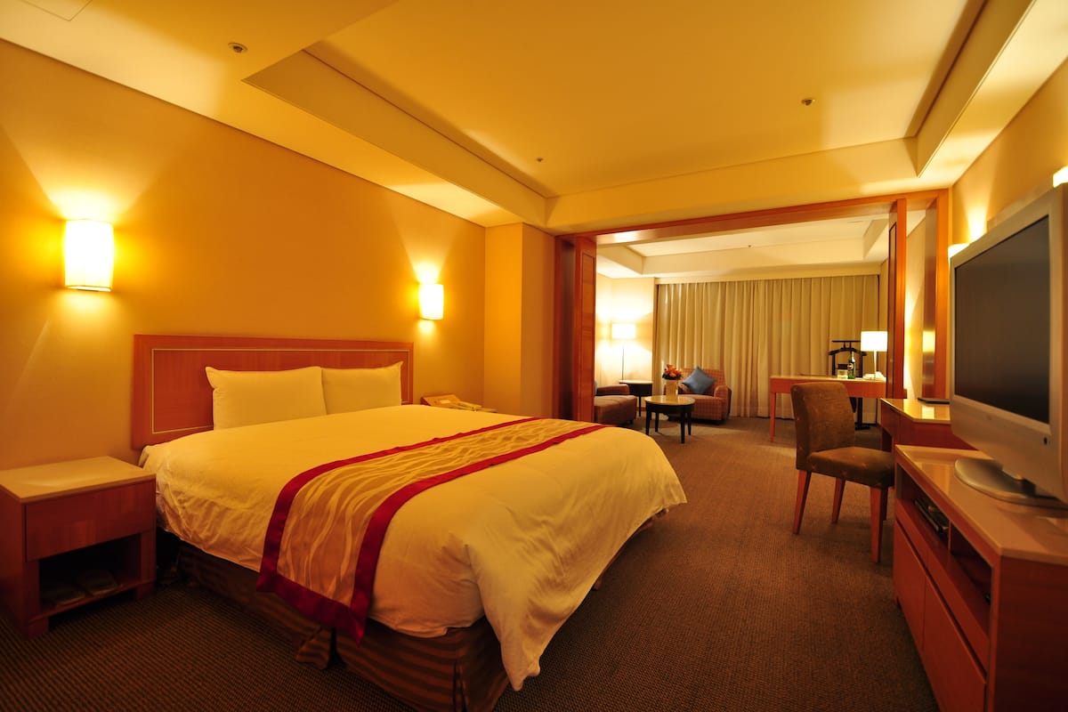 Forward Room