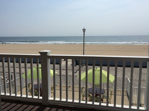 Fish Tales Boardwalk Inn