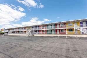 Exterior - Fish Tales Boardwalk Inn (Ocean City)