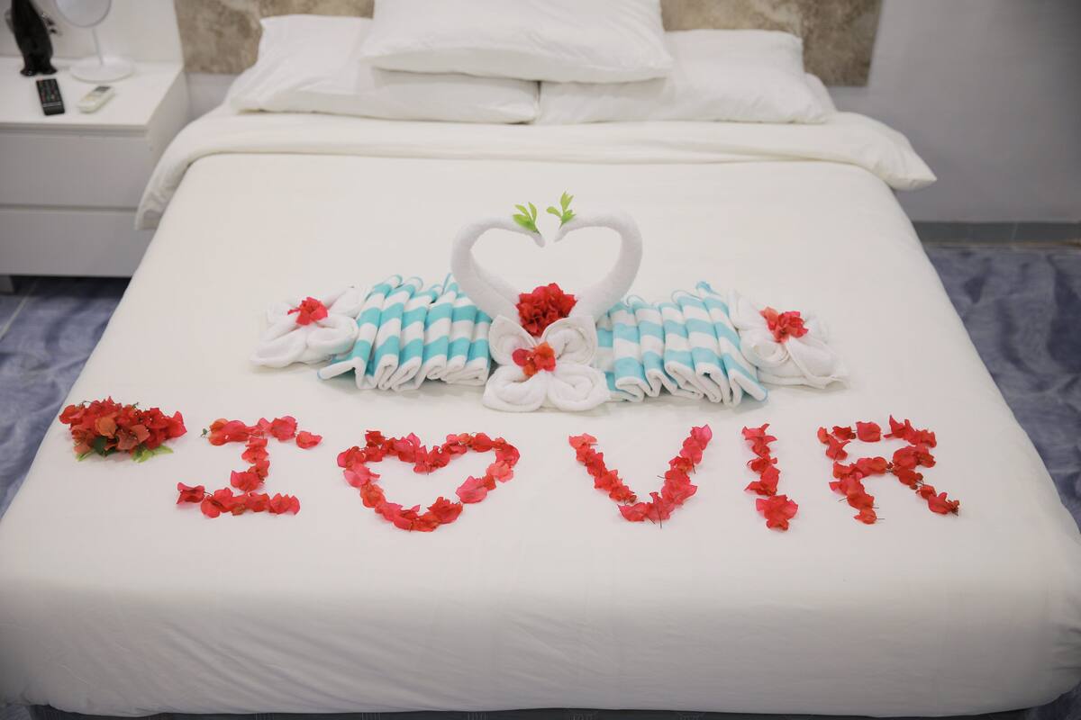 Deluxe Room | Minibar, in-room safe, blackout drapes, WiFi (free)
