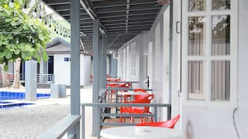 Chambre Deluxe | Minibar, coffres-forts dans les chambres, rideaux occultants