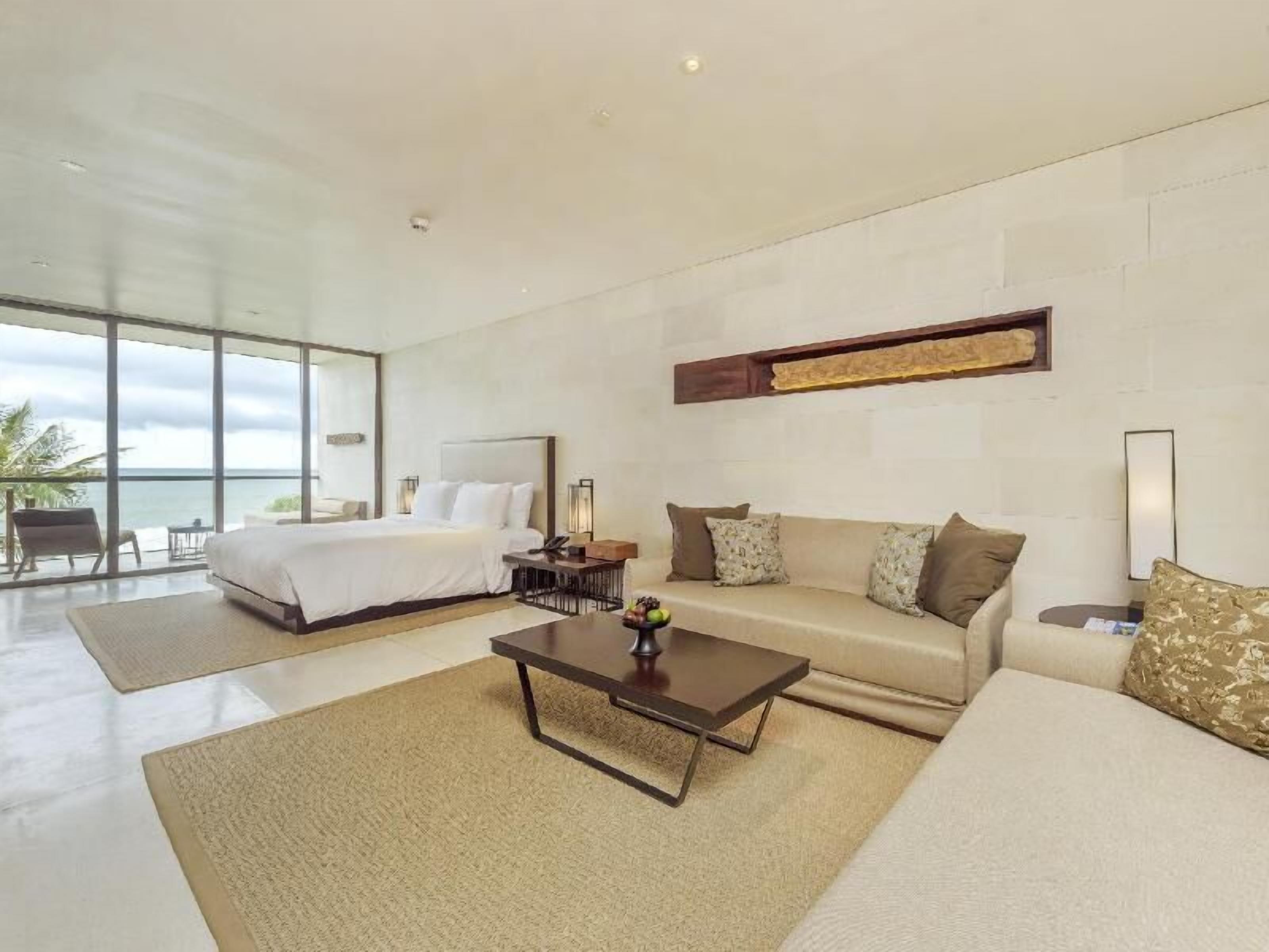 고급 침구, 미니바, 객실 내 금고, 암막 커튼