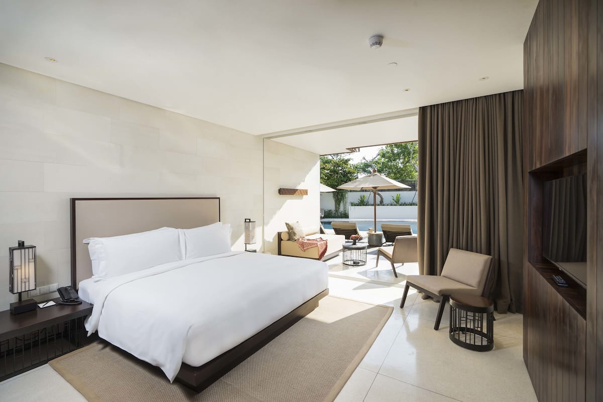 Chambre Deluxe, 1 très grand lit, accès piscine | Literie de qualité supérieure, minibar, coffres-forts dans les chambres