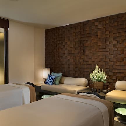 Couples treatment rooms, steam room, body treatments, aromatherapy