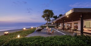 Breakfast, lunch, dinner and brunch served - Alila Seminyak, Bali (Seminyak)