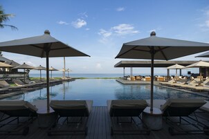 4 piscinas externas, espreguiçadeiras