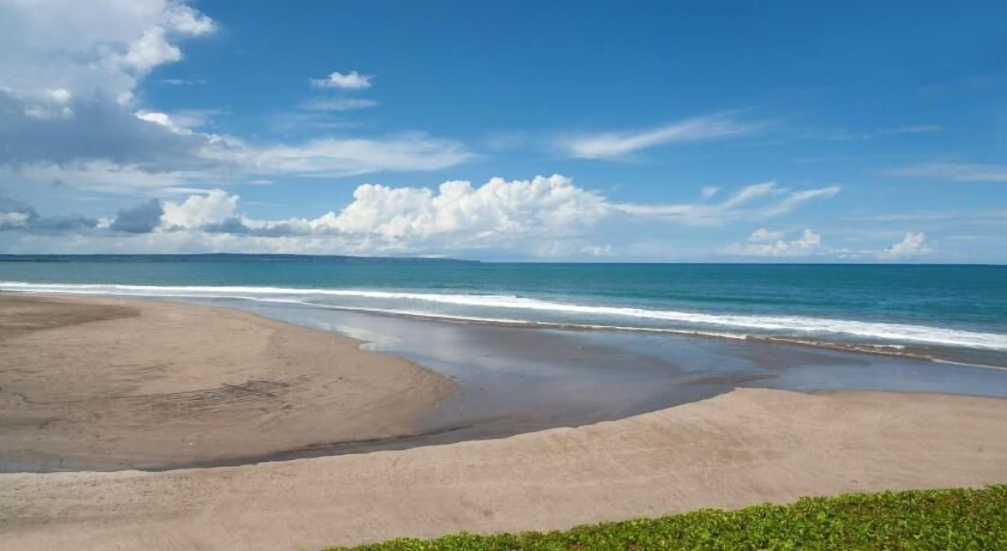 Beach | On the beach, beach towels, beach bar
