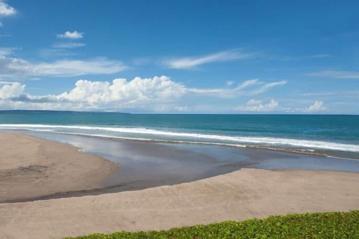 Pantai | Di pantai, handuk pantai, dan bar pantai