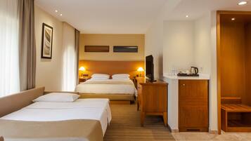 Standard King Room | In-room safe, desk, blackout curtains, iron/ironing board