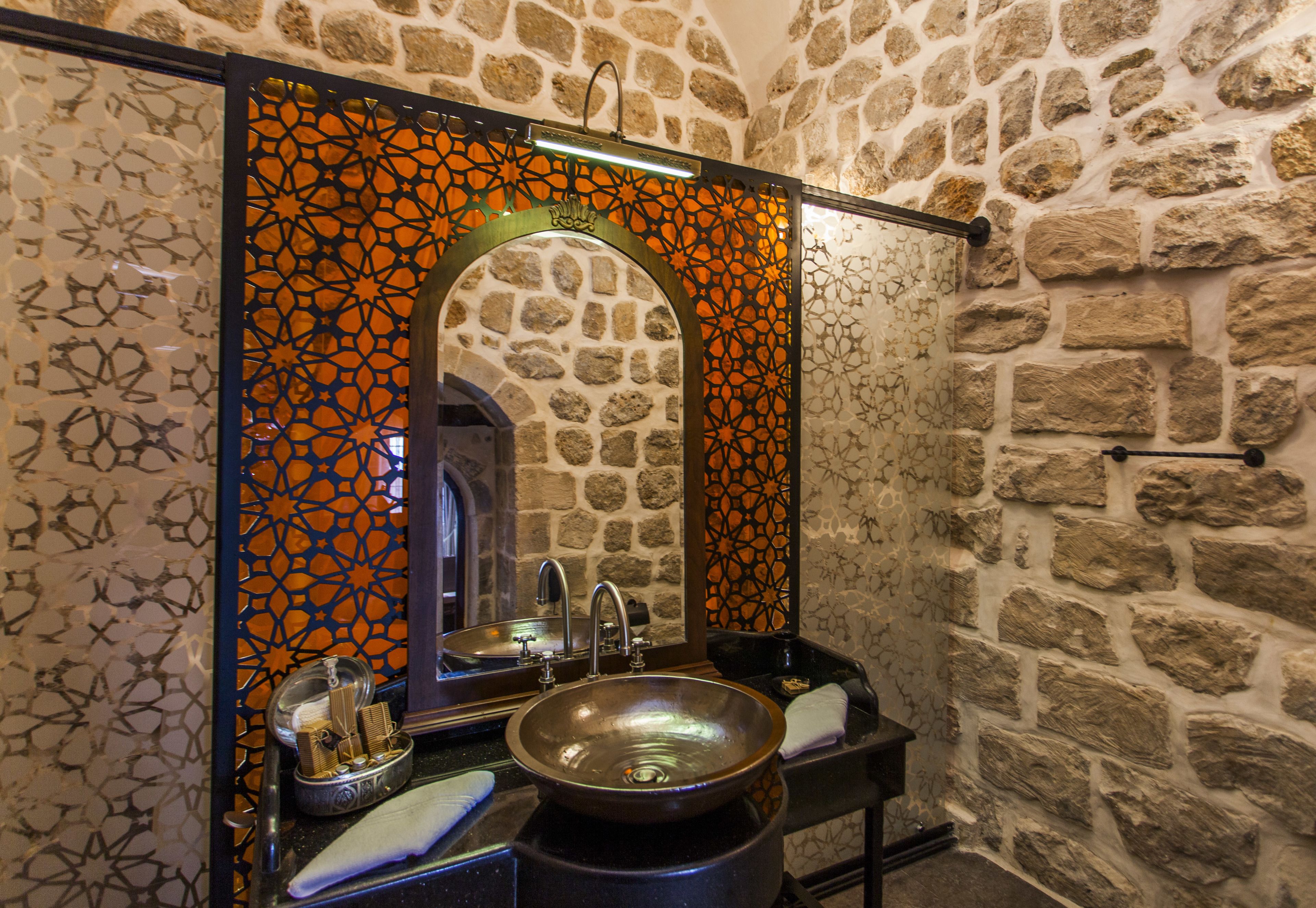 deluxe room (king) | bathroom sink