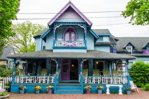 Vista frontal de la propiedad