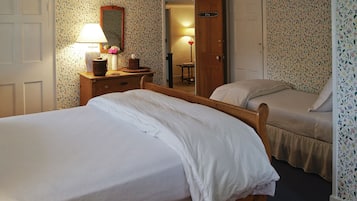 Ropa de cama de alta calidad y tabla de planchar con plancha