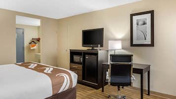 Standard Room, 1 King Bed, Non Smoking | Desk, laptop workspace, blackout drapes, soundproofing