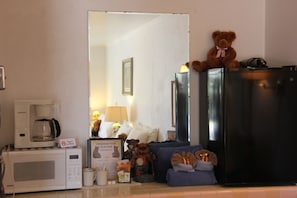 Classic Room (#14, 1 queen 1 double) | Desk, free WiFi - Black Bear Inn (Dubois)