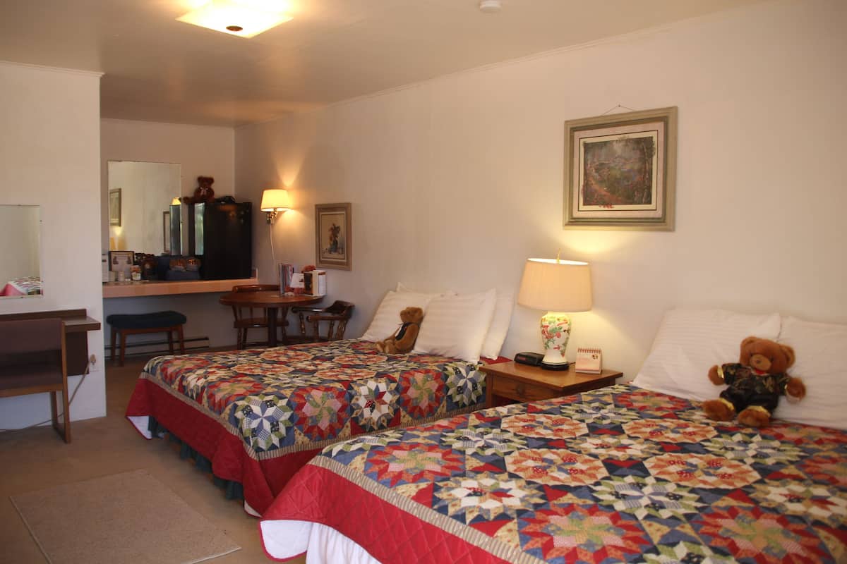 Classic Room (#14, 1 queen 1 double) | Desk, free WiFi