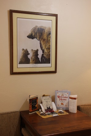 Classic Room (#12, 1 queen 1 double) | Desk, free WiFi - Black Bear Inn (Dubois)