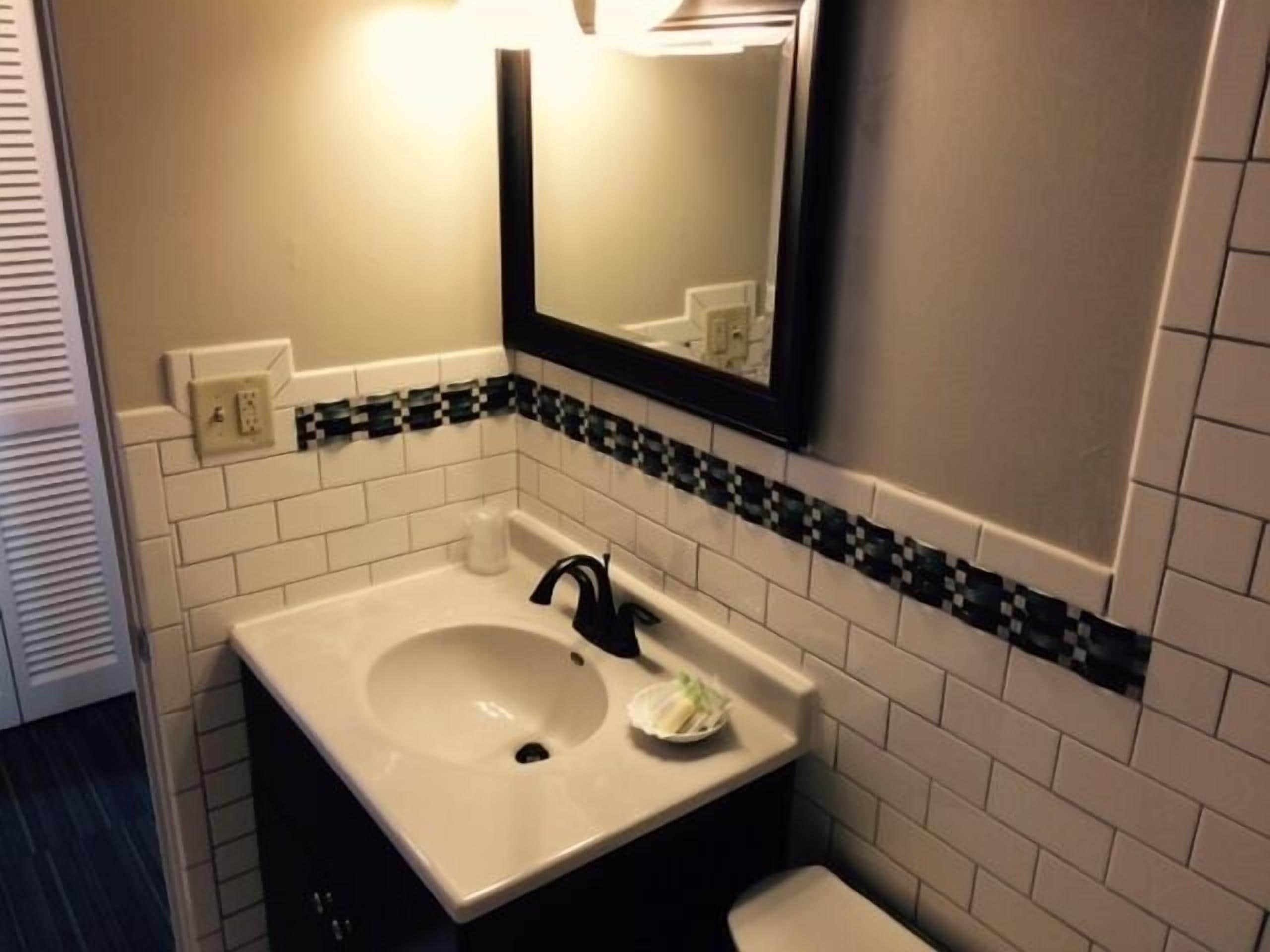 free toiletries, hair dryer