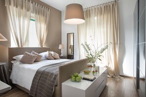 Superior Double Room | In-room safe, desk, blackout drapes, soundproofing - La Maison des Tout le Monde (Sorrento)