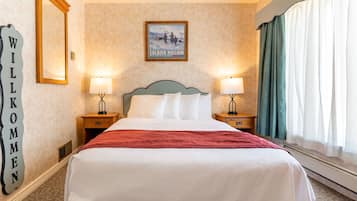 Deluxe Room, 2 Bedrooms (2 Queen Beds and 1 Queen Sofa Bed) | Desk, iron/ironing board, cribs/infant beds, rollaway beds