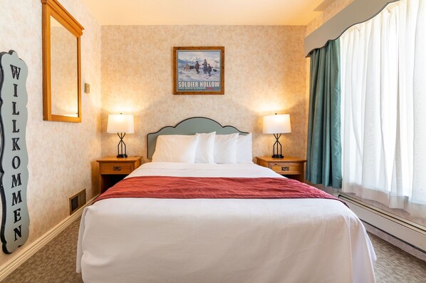 Deluxe Room, 2 Bedrooms (2 Queen Beds and 1 Queen Sofa Bed)