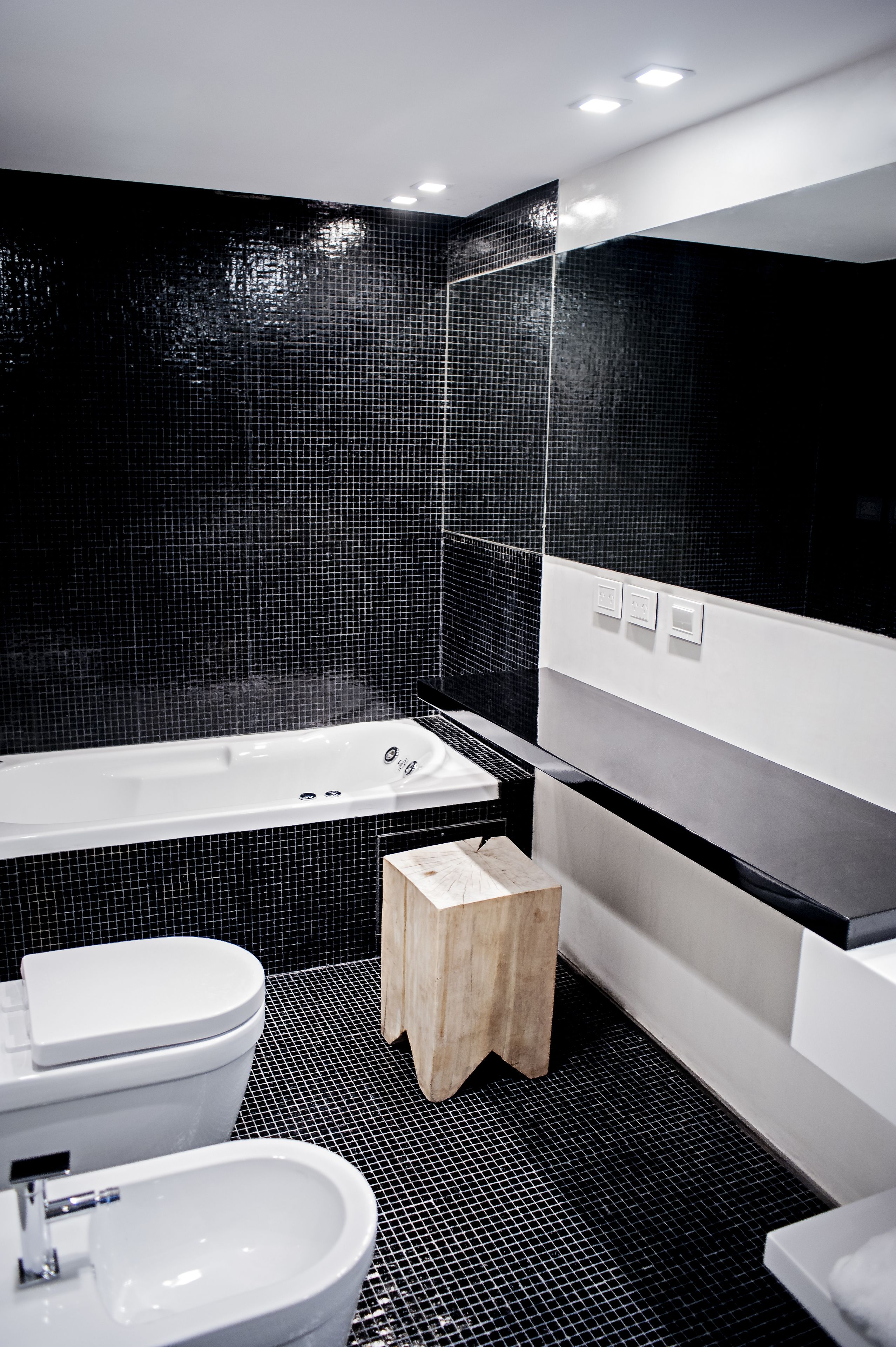 deluxe suite | bathroom | free toiletries, hair dryer, bidet, towels