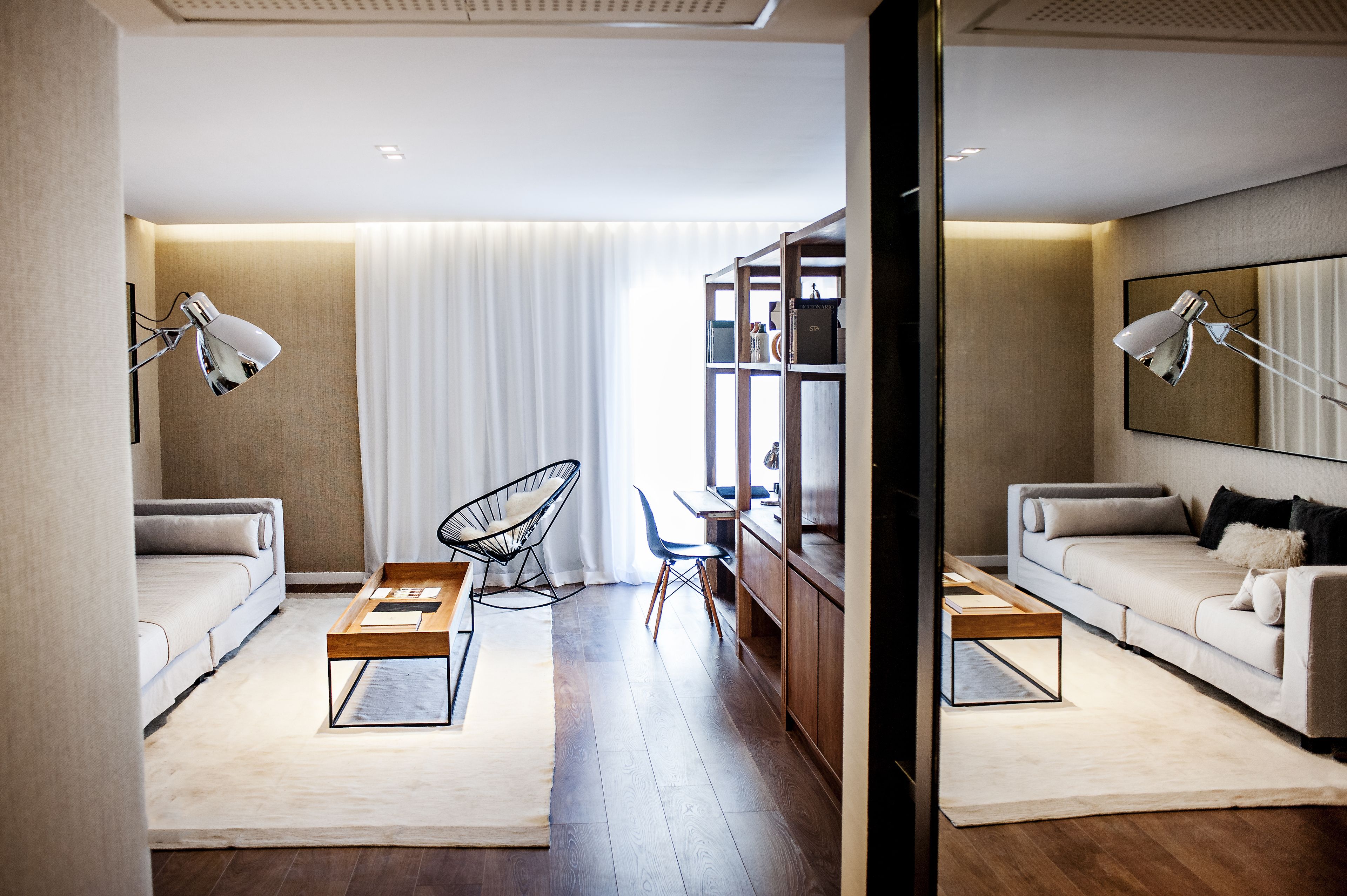 deluxe suite | living area | flat-screen tv