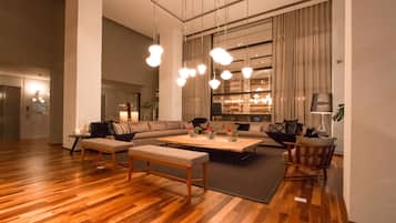 Coin salon dans le hall