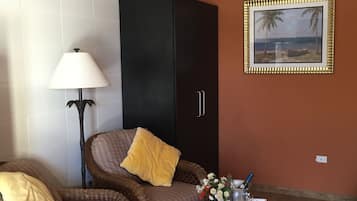 Deluxe Studio, 1 King Bed, Kitchen, Garden View | Living area | Flat-screen TV