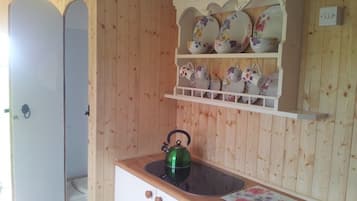Comfort Double Room, Shared Bathroom, Park View (With Private WC) | Bathroom | Shower, rainfall showerhead, soap, shampoo