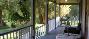 Sasquatch Crossing Eco Lodge B&B