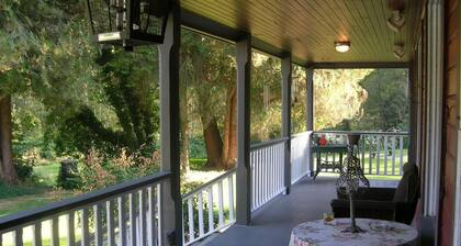 Sasquatch Crossing Eco Lodge B&B