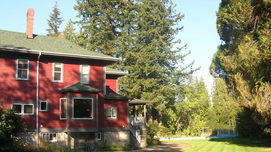 Sasquatch Crossing Eco Lodge B&B