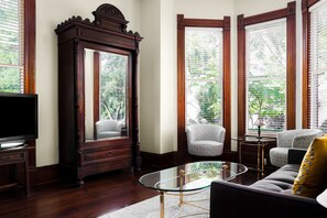 Fitzgerald | 1 bedroom, premium bedding, individually decorated - Brava House Bed and Breakfast (Austin)