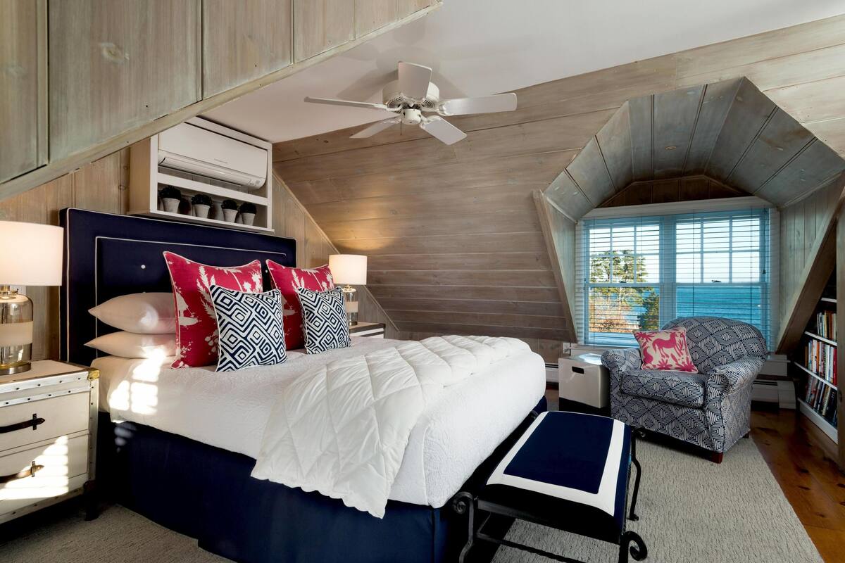 Soundproofing, iron/ironing board, WiFi (free), individually decorated