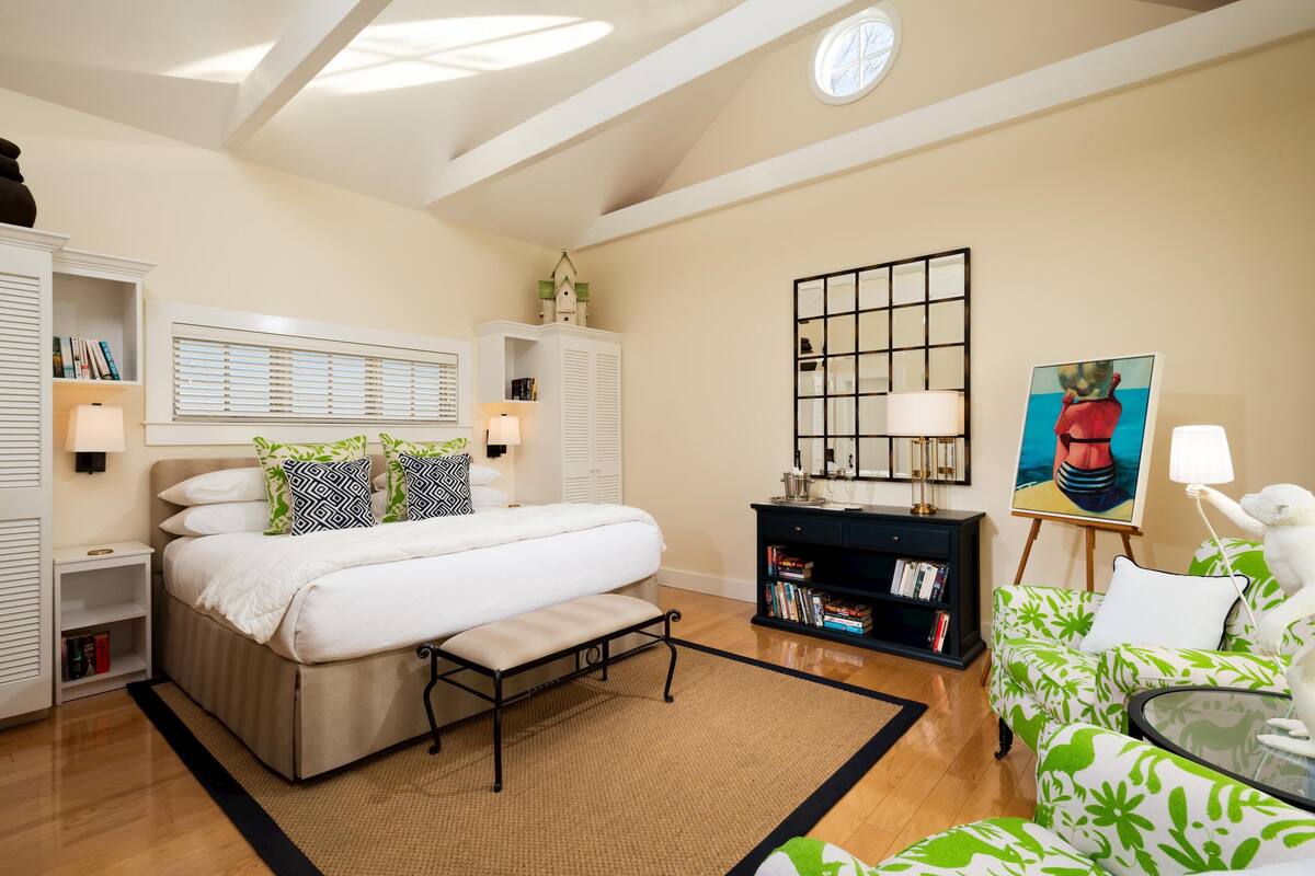 Soundproofing, iron/ironing board, WiFi (free), individually decorated