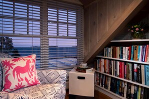 Room, Private Bathroom, Bay View (Daysailer) | Individually decorated, individually furnished, soundproofing - A Little Inn on Pleasant Bay (Orleans)